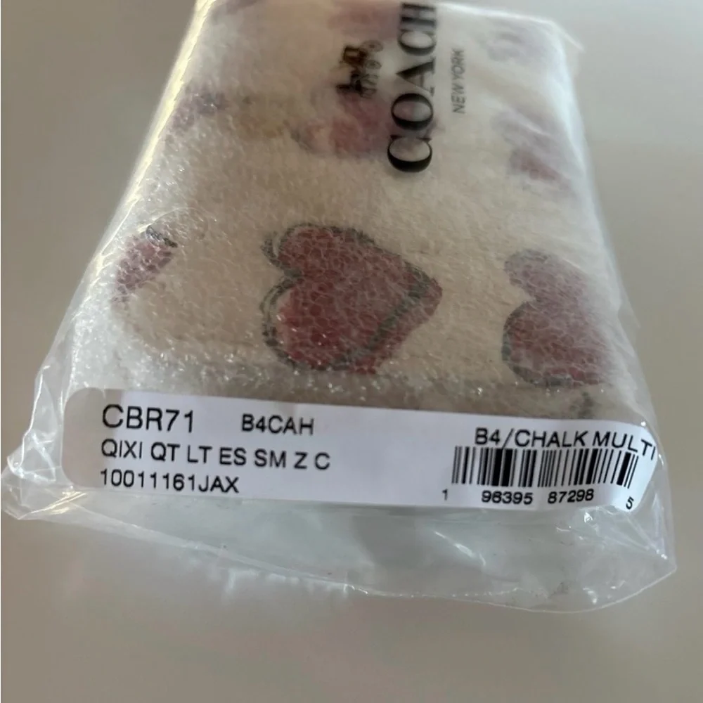 Coach Essential Small Zip Around Card Case With Quilting And Heart Print new